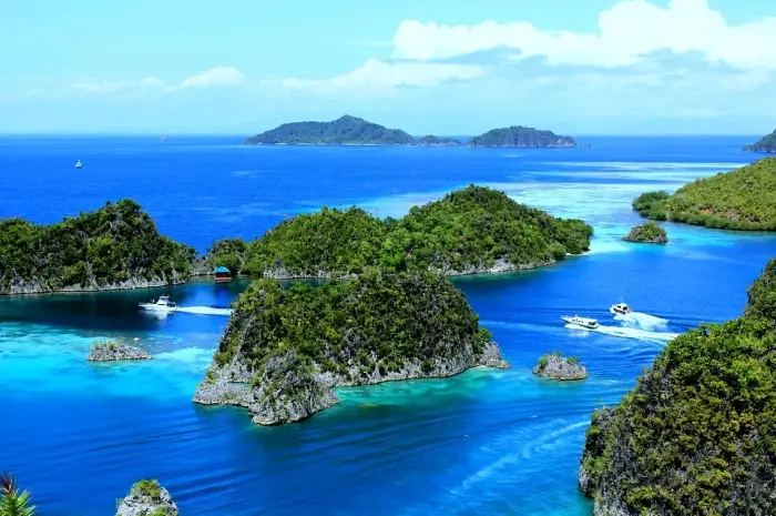10 The Latest, Most Beautiful & Most Popular Tourist Attractions in Papua