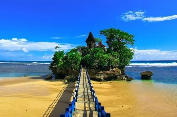 Balekambang Beach, Beach Tourism With the Charm of Islands & Temples in Malang