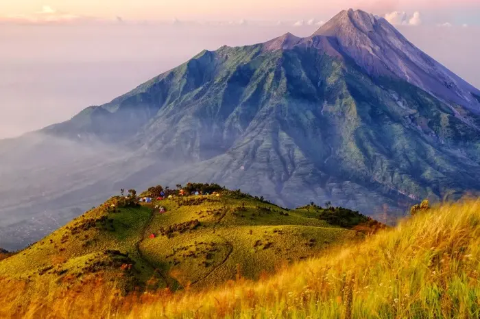 Amazing Mountains in Central Java That Nature Lovers Must Climb
